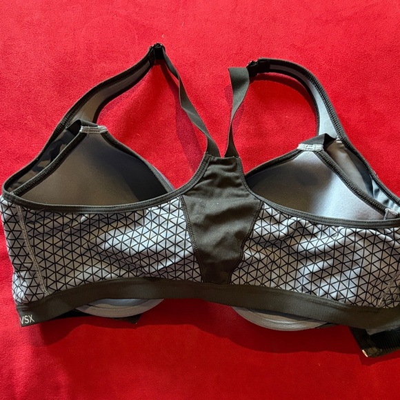 VSX Black & Gray Geometric Front-Zip Sports Bra - Picture 3 of 4